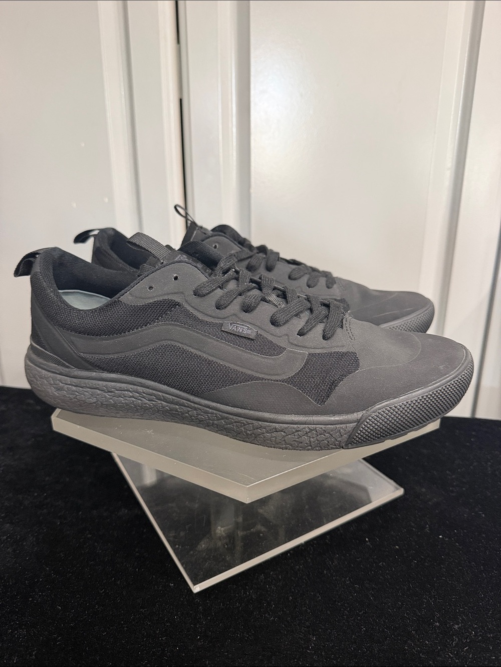 Men’s Vans Ultra Range EXO MTE  Sz 11 Black Low-Top Skate Sneakers